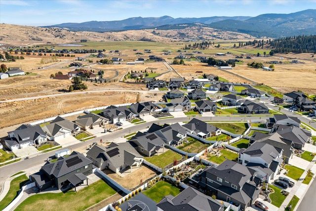 18066 E Wind Rose Ct, Greenacres, WA 99016