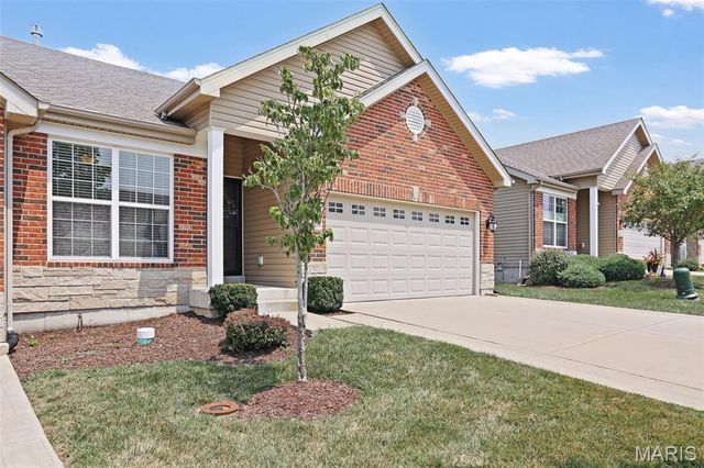 16139 Amber Vista Drive, Ellisville, MO 63021