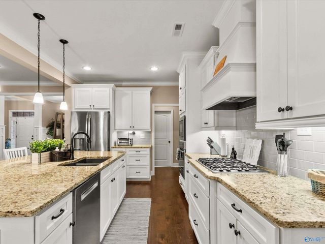 7511 Hadleigh Crest, Owens Cross Roads, AL 35763