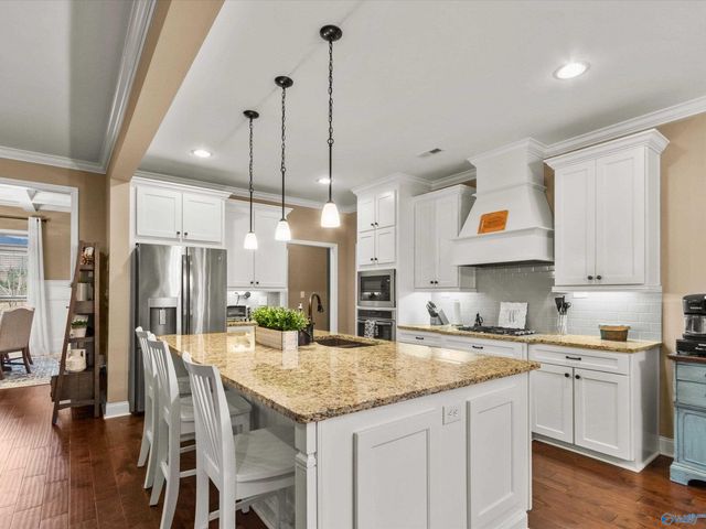 7511 Hadleigh Crest, Owens Cross Roads, AL 35763