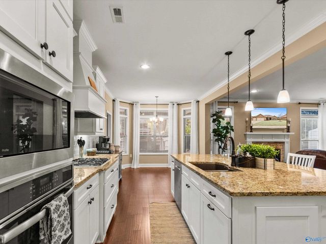 7511 Hadleigh Crest, Owens Cross Roads, AL 35763