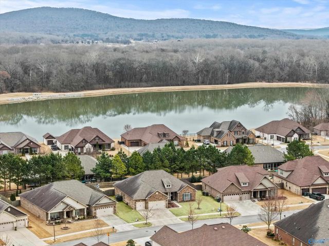 7511 Hadleigh Crest, Owens Cross Roads, AL 35763