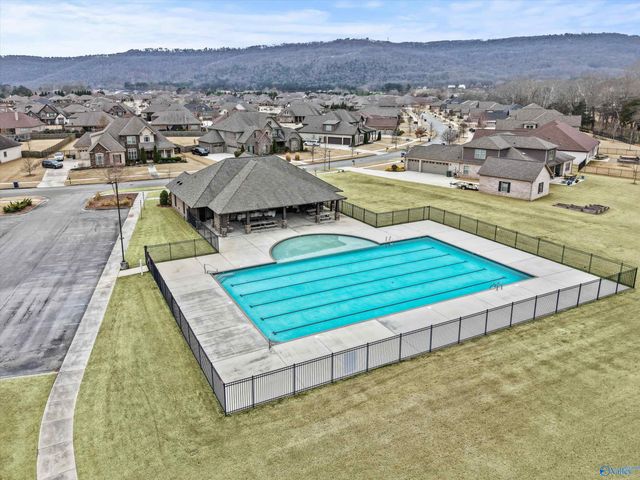 7511 Hadleigh Crest, Owens Cross Roads, AL 35763