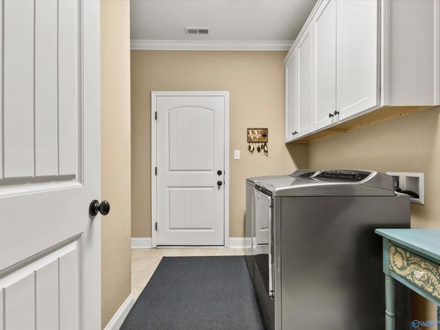 7511 Hadleigh Crest, Owens Cross Roads, AL 35763