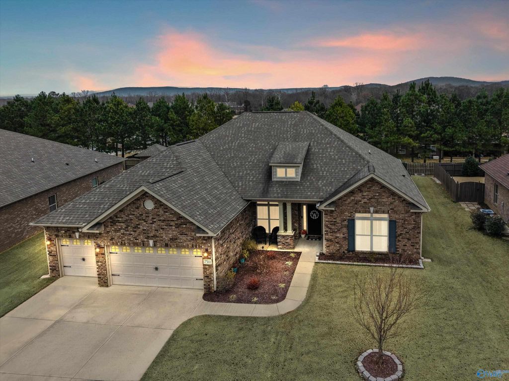 7511 Hadleigh Crest, Owens Cross Roads, AL 35763