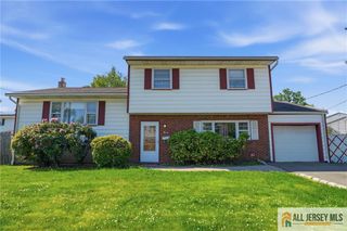 11 Reo Court, Colonia, NJ 07067