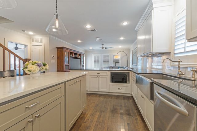 5946 Mercedes Avenue, Dallas, TX 75206