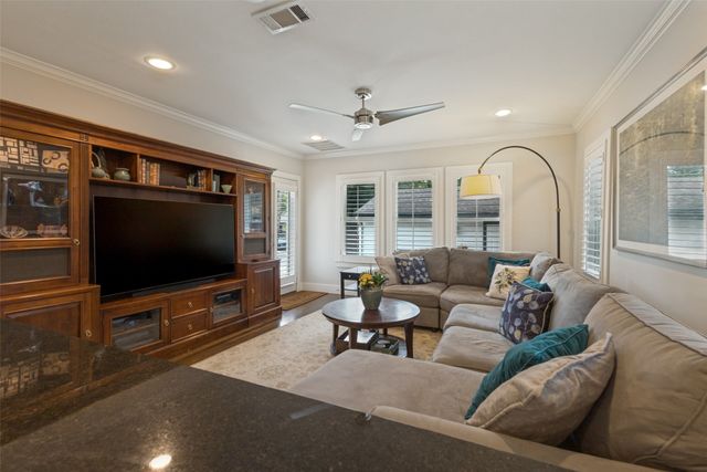 5946 Mercedes Avenue, Dallas, TX 75206