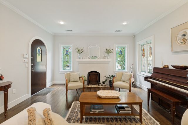 5946 Mercedes Avenue, Dallas, TX 75206
