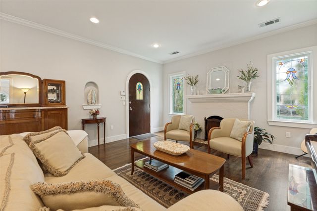 5946 Mercedes Avenue, Dallas, TX 75206