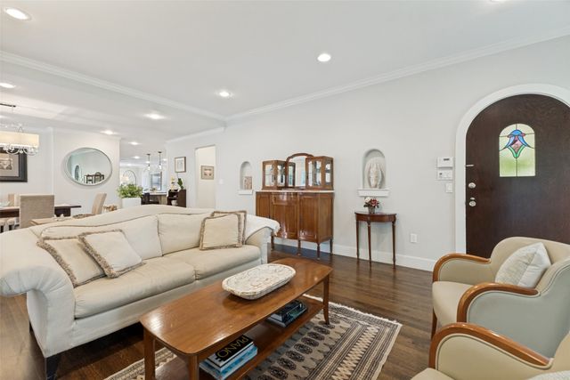5946 Mercedes Avenue, Dallas, TX 75206