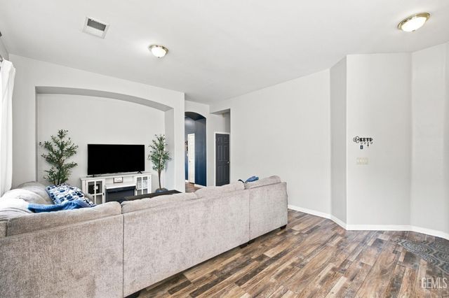 9208 Via Lugano, Bakersfield, CA 93312