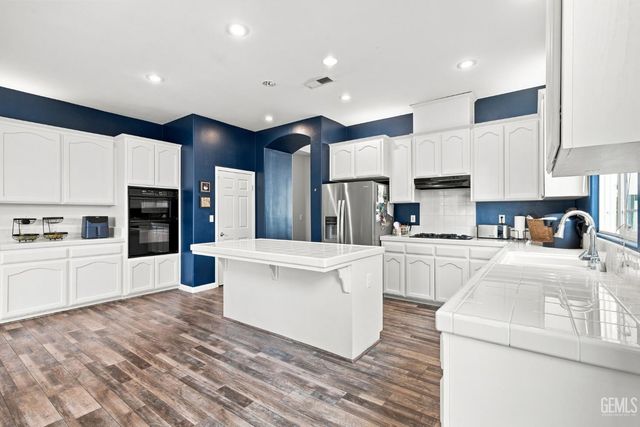 9208 Via Lugano, Bakersfield, CA 93312