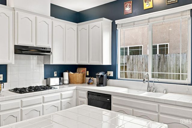 9208 Via Lugano, Bakersfield, CA 93312