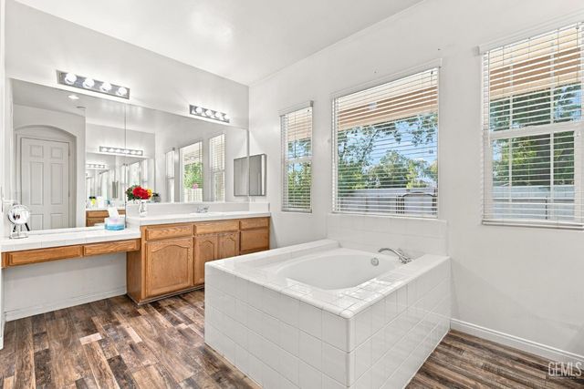 9208 Via Lugano, Bakersfield, CA 93312