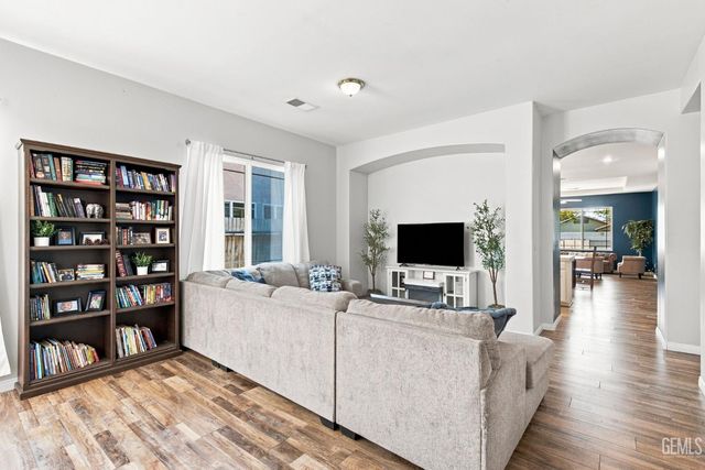 9208 Via Lugano, Bakersfield, CA 93312