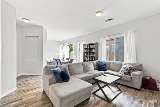 9208 Via Lugano, Bakersfield, CA 93312