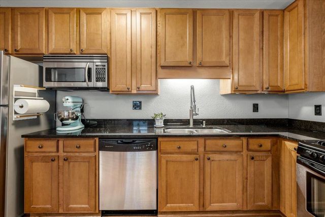 2701 Harriet Avenue 202, Minneapolis, MN 55408
