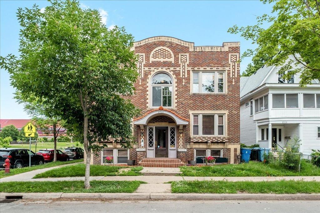 2701 Harriet Avenue 202, Minneapolis, MN 55408