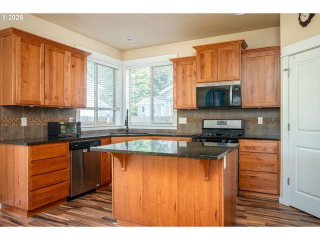 34575 NOBLE Rd, St Helens, OR 97051