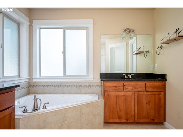 34575 NOBLE Rd, St Helens, OR 97051