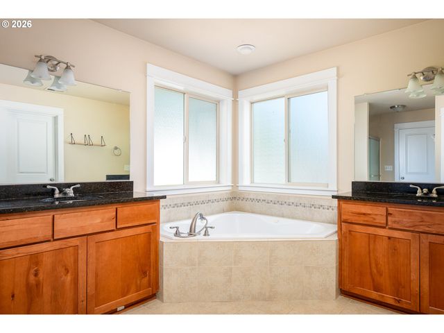 34575 NOBLE Rd, St Helens, OR 97051