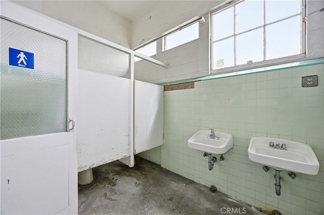 4202 W El Segundo Boulevard, Hawthorne, CA 90250