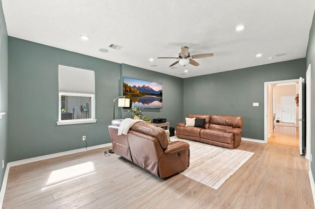 156 April Waters Drive W, Conroe, TX 77356