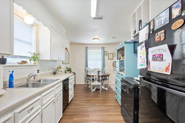 208 Alamosa Drive, Hewitt, TX 76643