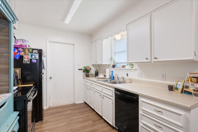 208 Alamosa Drive, Hewitt, TX 76643