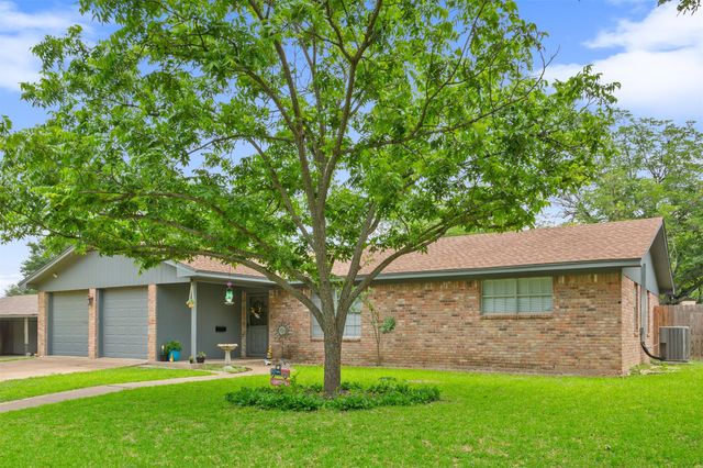 208 Alamosa Drive, Hewitt, TX 76643