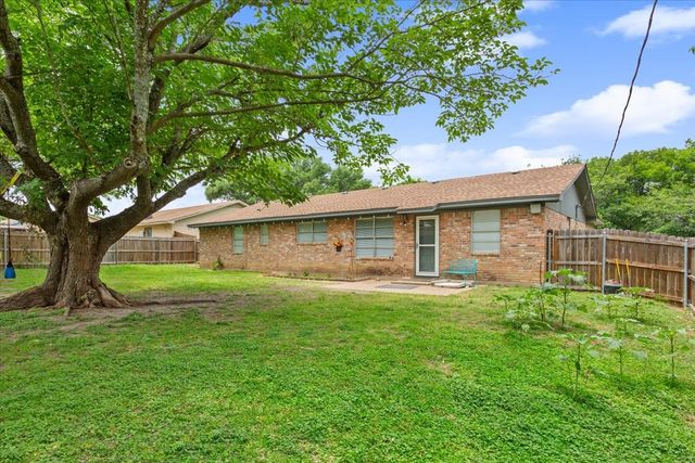 208 Alamosa Drive, Hewitt, TX 76643