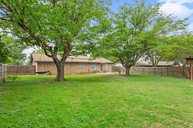 208 Alamosa Drive, Hewitt, TX 76643