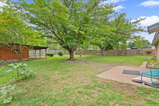 208 Alamosa Drive, Hewitt, TX 76643