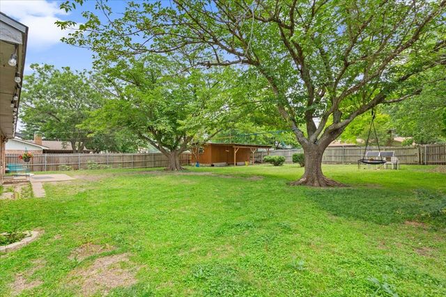208 Alamosa Drive, Hewitt, TX 76643