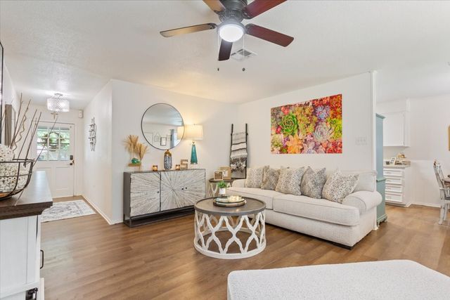 208 Alamosa Drive, Hewitt, TX 76643