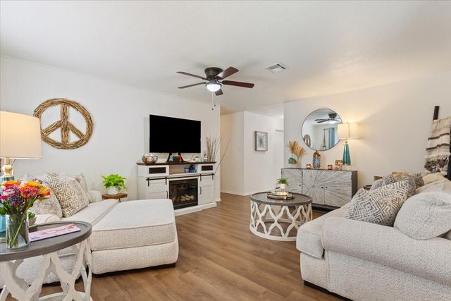 208 Alamosa Drive, Hewitt, TX 76643