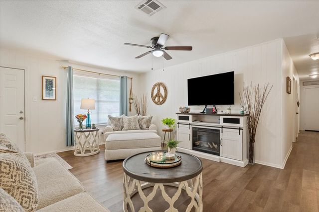 208 Alamosa Drive, Hewitt, TX 76643