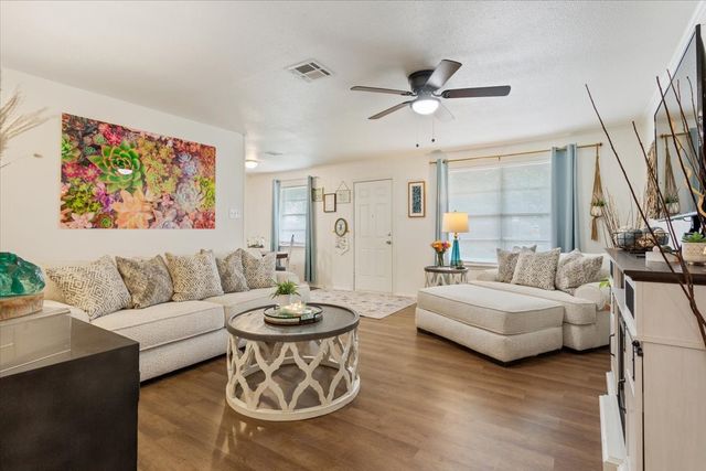 208 Alamosa Drive, Hewitt, TX 76643