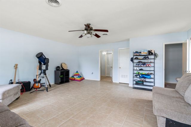 1010 Nina Street, Bowie, TX 76230