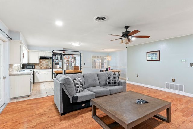 1010 Nina Street, Bowie, TX 76230