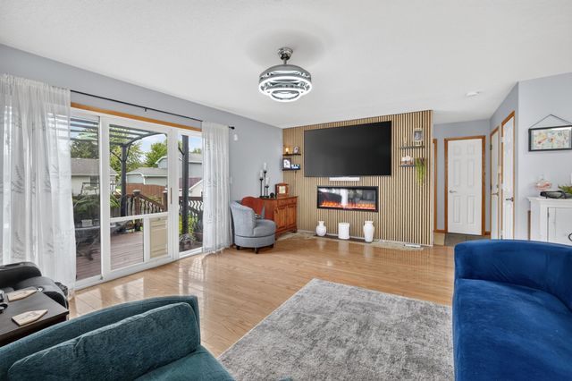 870 SE Willow Brook Drive, Waukee, IA 50263