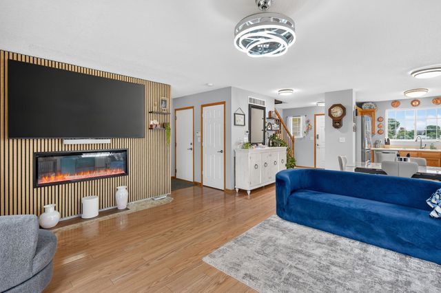 870 SE Willow Brook Drive, Waukee, IA 50263