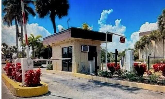 3121 NW 47th Ter 411, Lauderdale Lakes, FL 33319