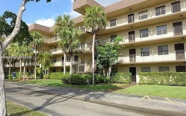3121 NW 47th Ter 411, Lauderdale Lakes, FL 33319