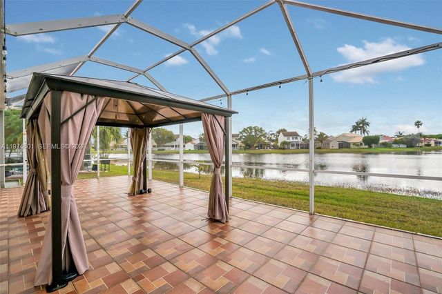 659 Vista Meadows Dr, Weston, FL 33327