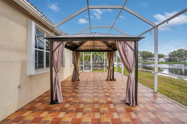 659 Vista Meadows Dr, Weston, FL 33327