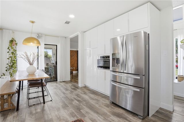 3710 Valley Oaks Drive, Bryan, TX 77802