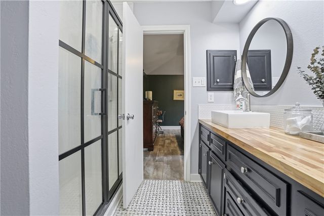 3710 Valley Oaks Drive, Bryan, TX 77802