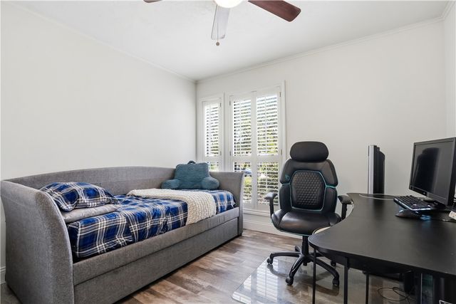3710 Valley Oaks Drive, Bryan, TX 77802